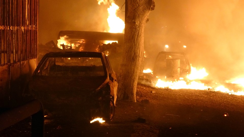 Samsun’da sanayi sitesinde yangın: 4 iş yeri ile 2 otomobil yandı - 1