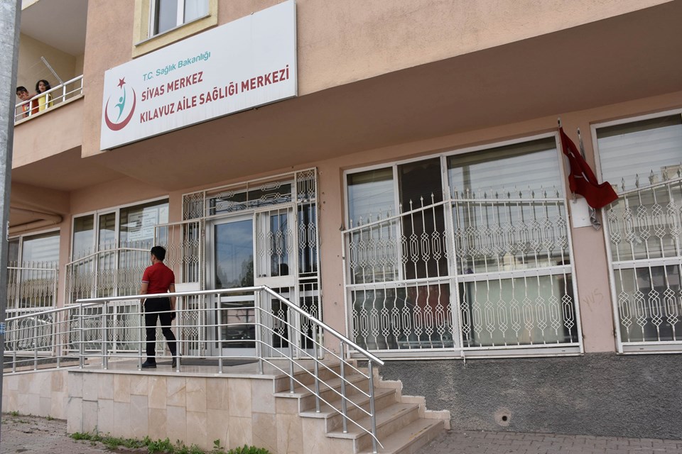 Sivas'ta aile sağlığı merkezi kurşunlandı - 1