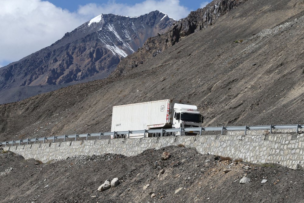 Dünyanın en tehlikeli yollarından Karakurum Geçidi: 1000'i aşkın kişiyi öldürdü - 6