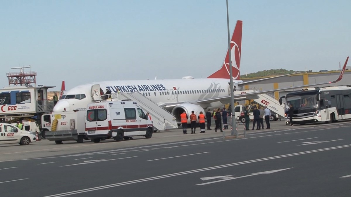 Aktivistleri taşıyan THY uçağı saat 14.30