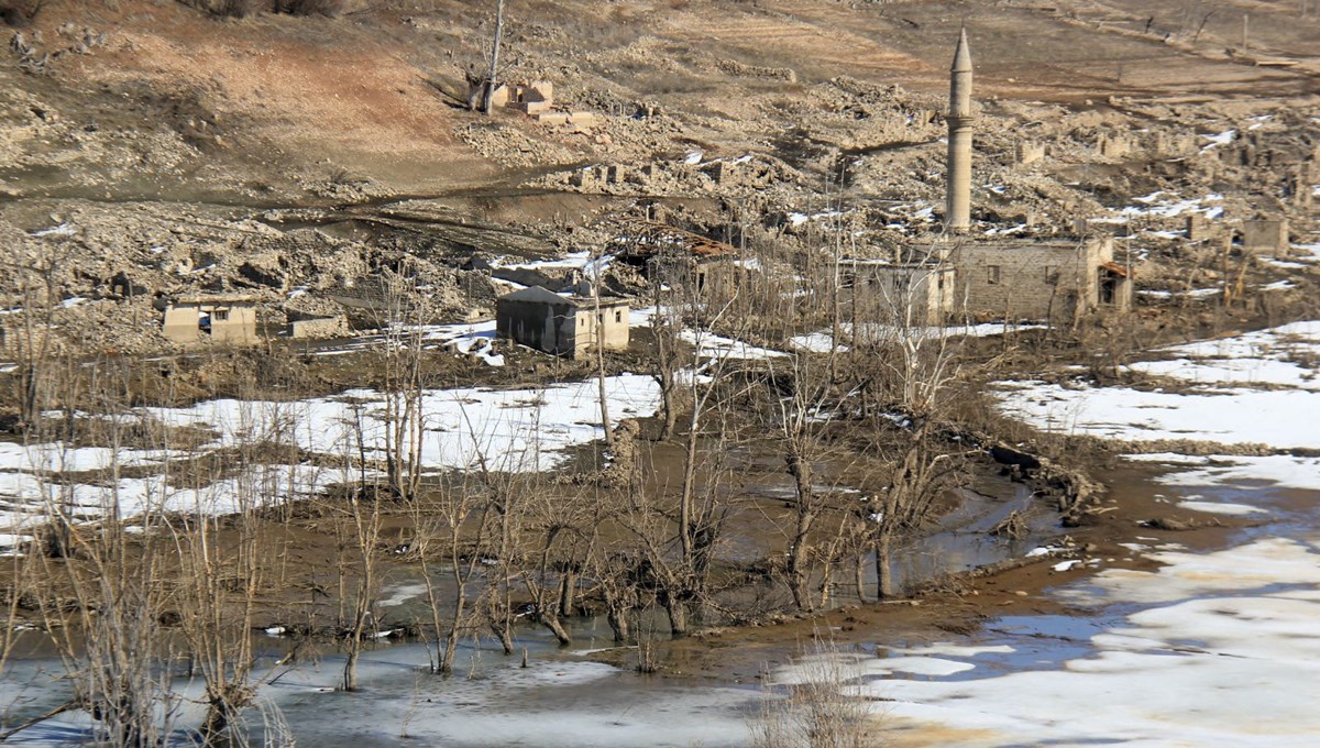 Barajdaki su seviyesi düştü: 16 yıl sonra tamamen ortaya çıktı