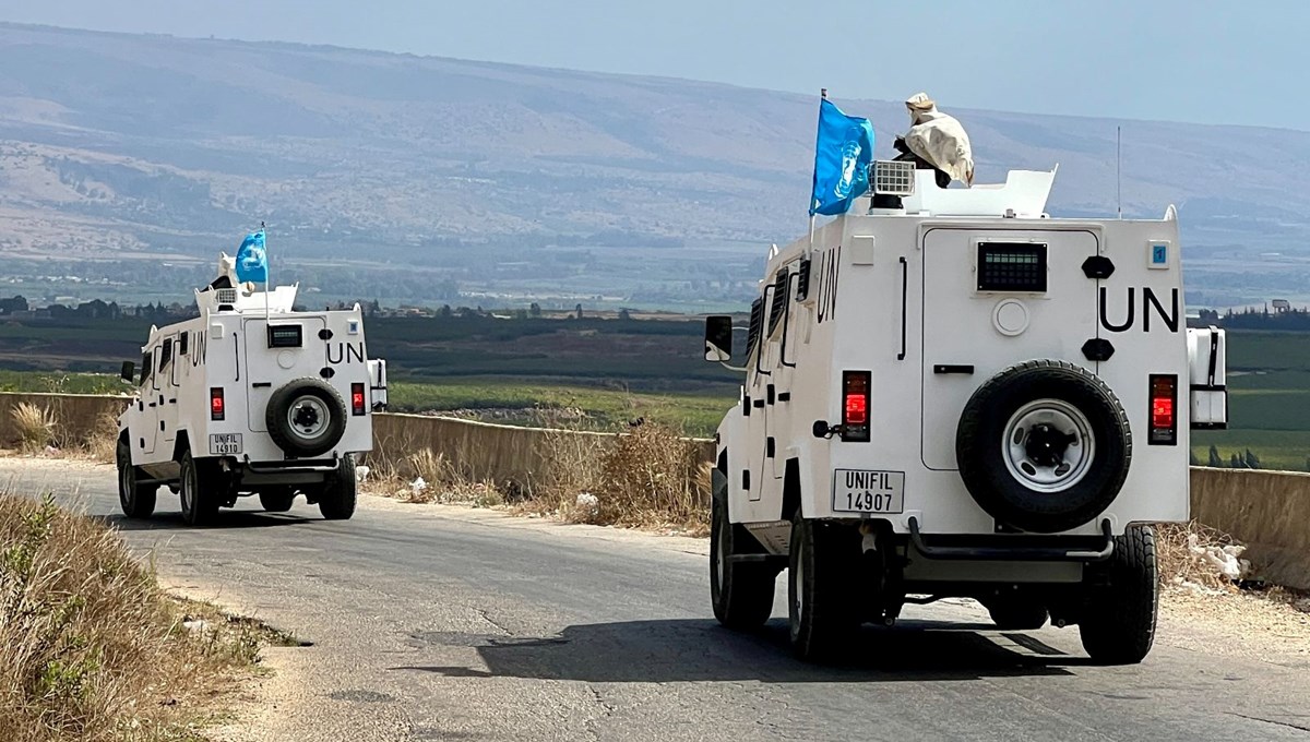 İsrail ordusu, UNIFIL'e ait gözlem kulesini buldozerle yıktı İsrail ordusu, UNIFIL'e ait gözlem kulesini buldozerle yıktı