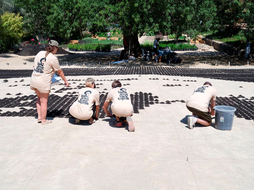 Aşık Veysel'in vefatının 50. yılında Bodrum'da dev portresi yapıldı - 9