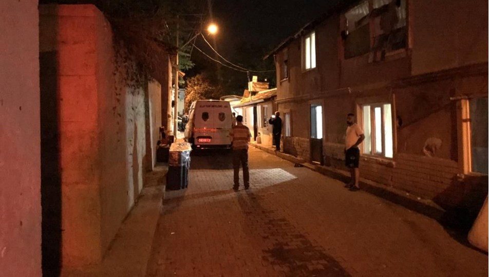 Yoldan hızlı geçme kavgasında kan aktı (Baba ve oğlunu vurdular)