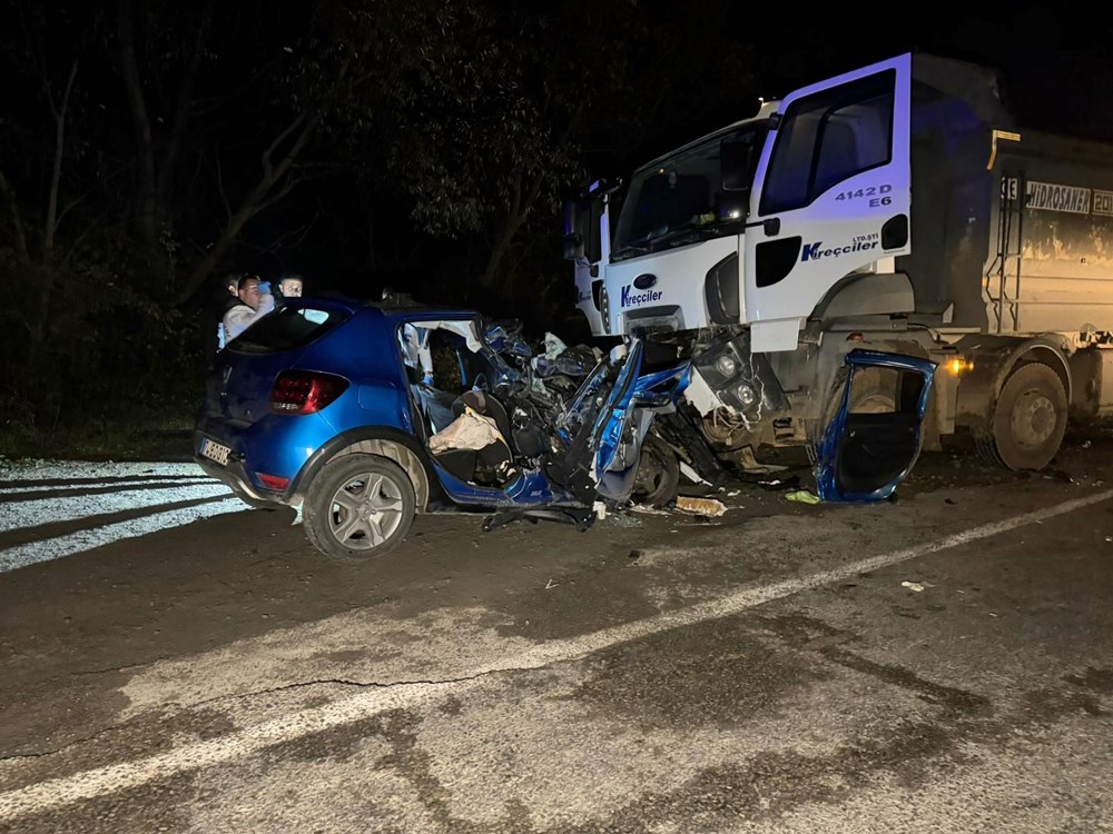 Bartın'da feci kaza: Kamyonun altına giren otomobildeki beş genç öldü - 2