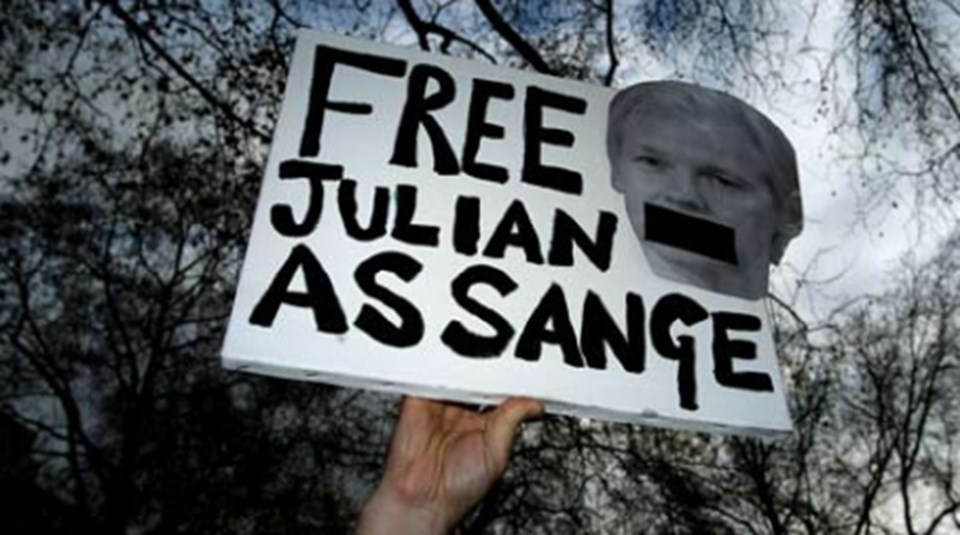 Assange serbest ama hala içerde - 1