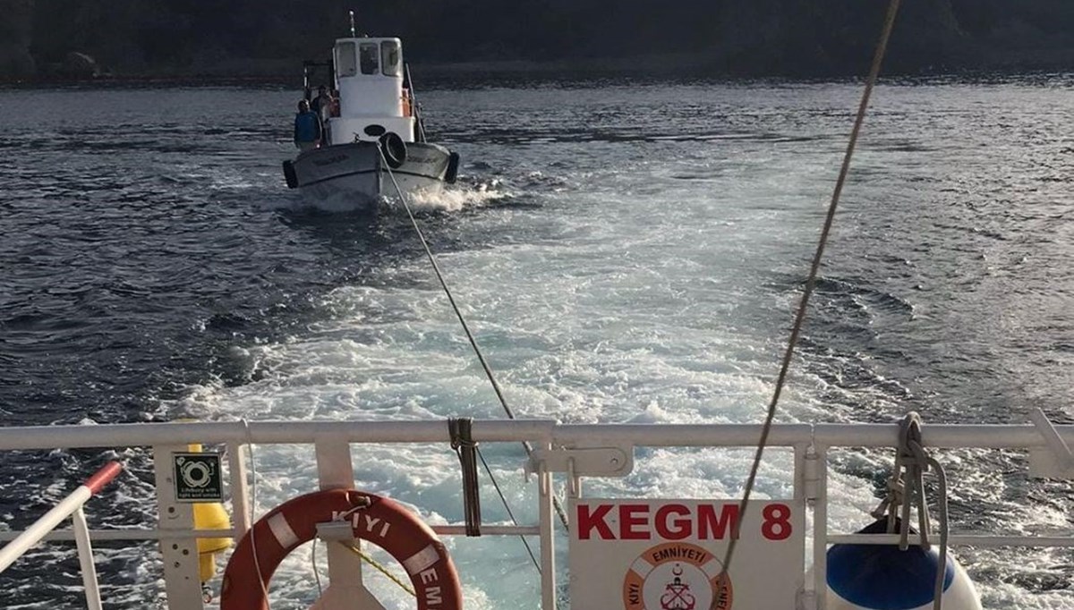 Anadolu Feneri açıklarında sürüklenen tekne kurtarıldı Anadolu Feneri açıklarında sürüklenen tekne kurtarıldı