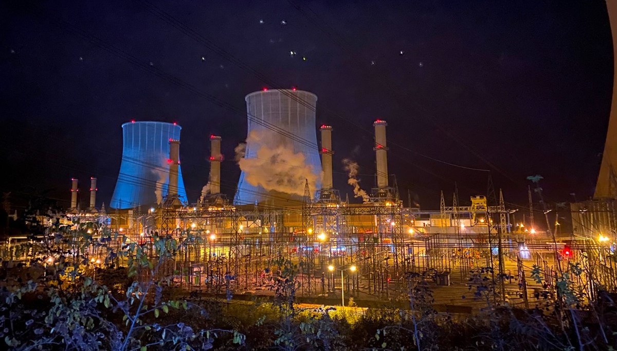 Doğalgaz santralindeki trafonun patlaması mahalle halkını sokağa döktü