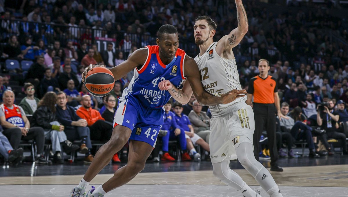 Anadolu Efes'ten Euroleague'de kritik galibiyet