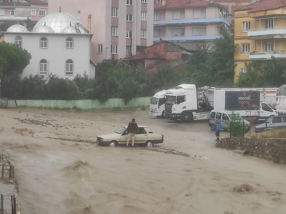 Manisa'yı sağanak vurdu - 1