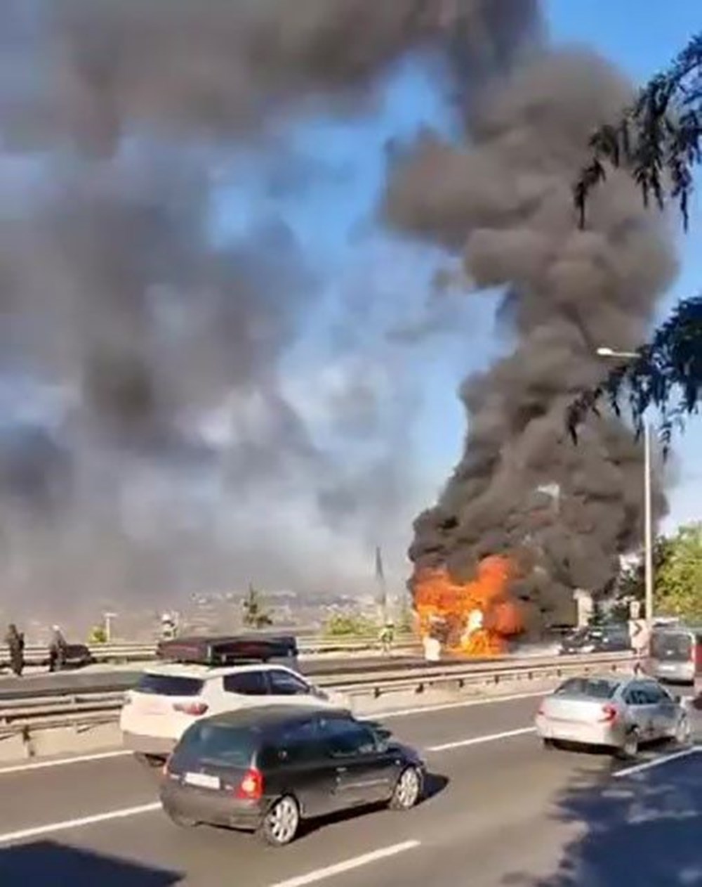 D-100'de TIR yangını: Trafik kilitlendi 73 vtEikQmEOkG2BD8r1QFHOA