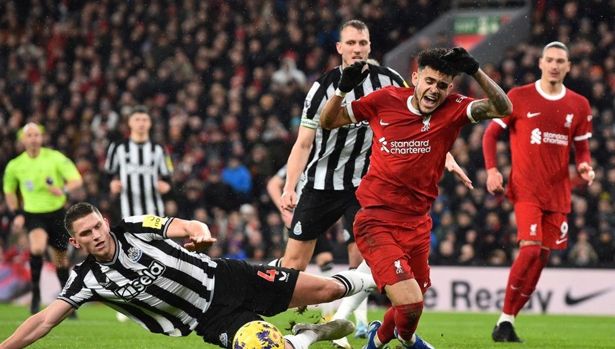 Premier Lig'de yeni yıl 6 gollü maçla açıldı: Liverpool, Newcastle United karşısında kazandı