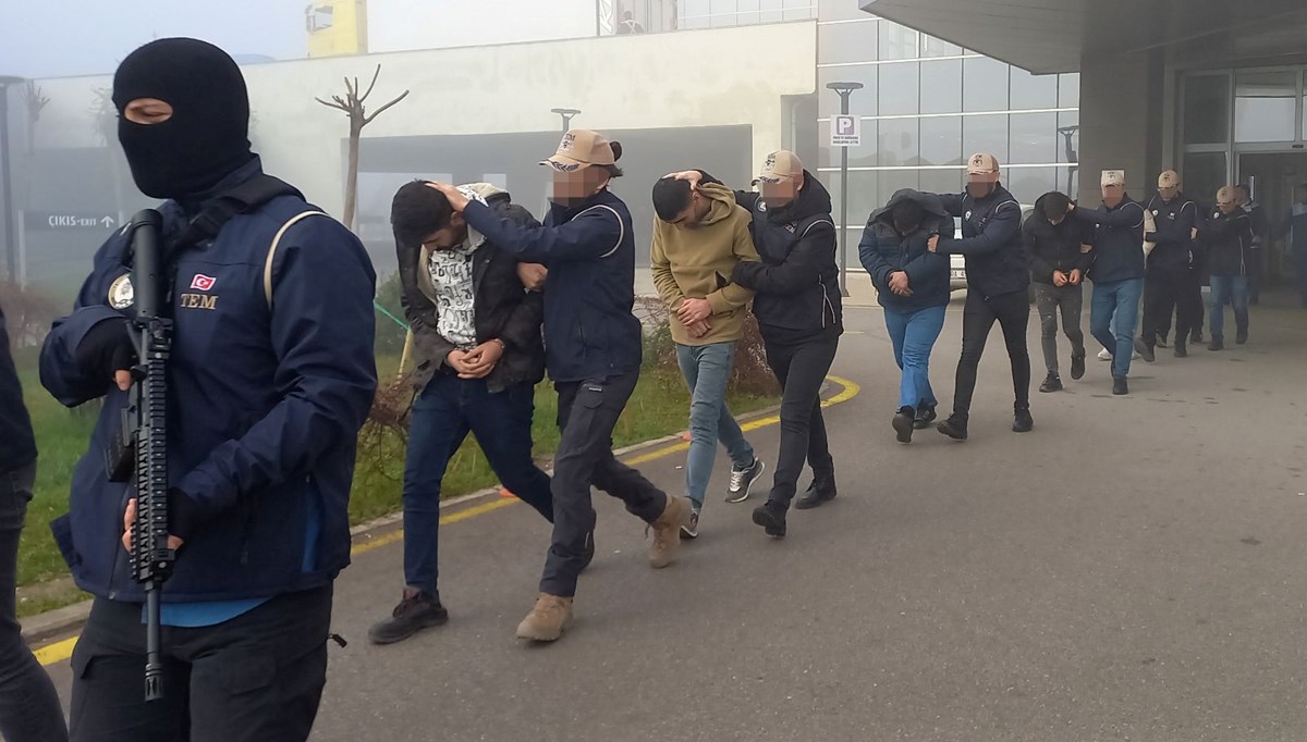 Manisa'da PKK'ya yönelik operasyonda yakalanan 6 şüpheli tutuklandı Manisa'da PKK'ya yönelik operasyonda yakalanan 6 şüpheli tutuklandı