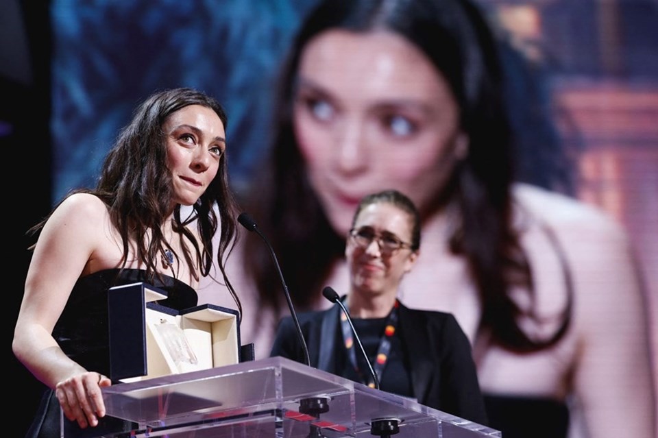 Cannes'dan ödülle dönen Merve Dizdar ayakta alkışlandı - 3