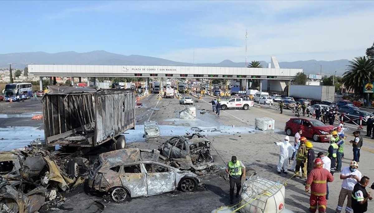 Meksika'da freni arızalanan kamyonun araçlara çarpması sonucu 19 kişi öldü