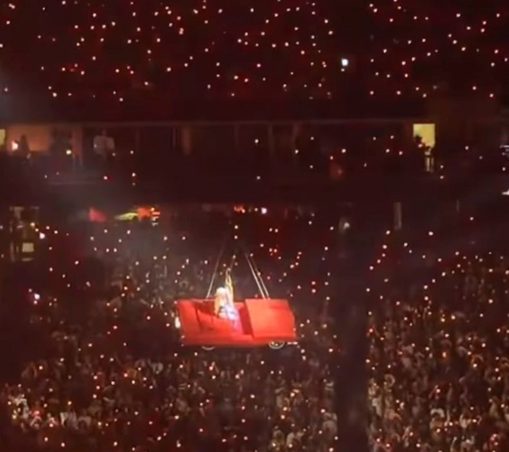 Beyonce konserinde korkutan anlar: Düşmekten kıl payı kurtuldu - 3