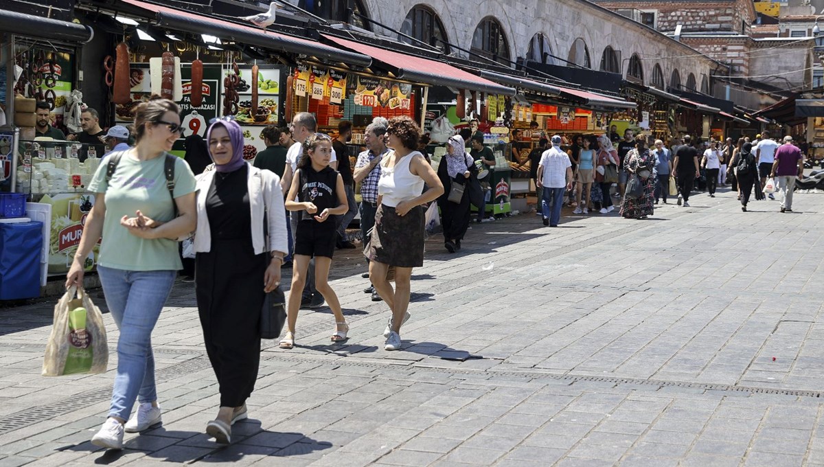 Bayram öncesi Eminönü'nde tatil sakinliği Bayram öncesi Eminönü'nde tatil sakinliği