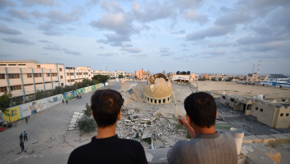 İsrail, Gazze'deki El-Emin Muhammed Camii'ni vurdu