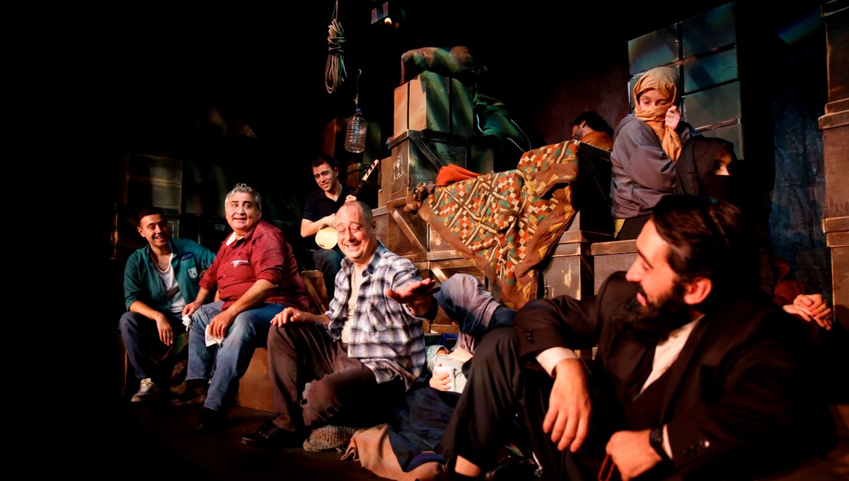 İstanbul Devlet Tiyatrosunun Nereye oyunu tiyatroseverlerle buluştu