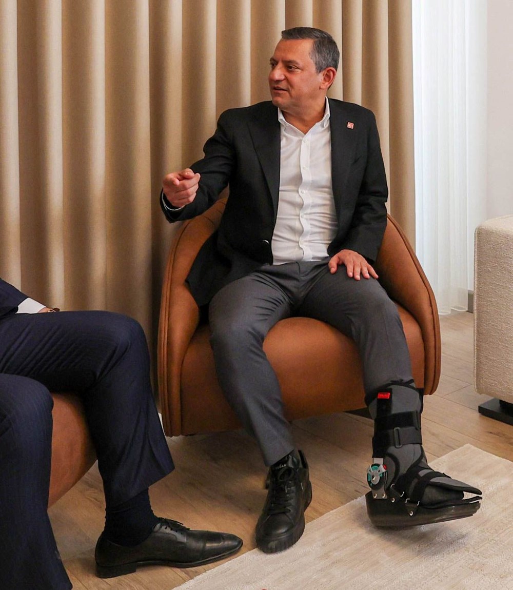 Özgür Özel’den “Ayağından vuruldu” iddiasına röntgenli
yalanlama - 2