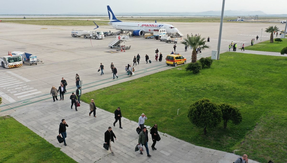 Hatay Havalimanı'nda uçuşlar yeniden başladı Hatay Havalimanı'nda uçuşlar yeniden başladı