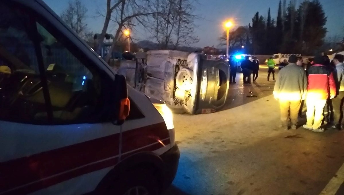 Direksiyon başına geçen çocuk sürücü kaza yaptı, 2 kişi yaralandı