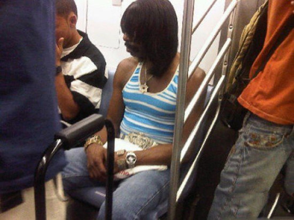 new york metrosundan siradisi insanlar