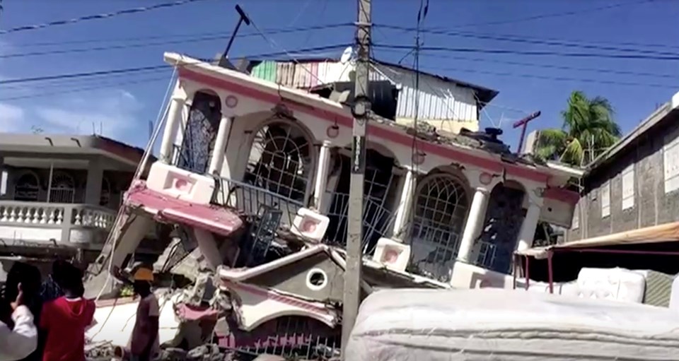 Haiti açıklarında meydana gelen depremde ölenlerin sayısı 1419'a yükseldi - 1