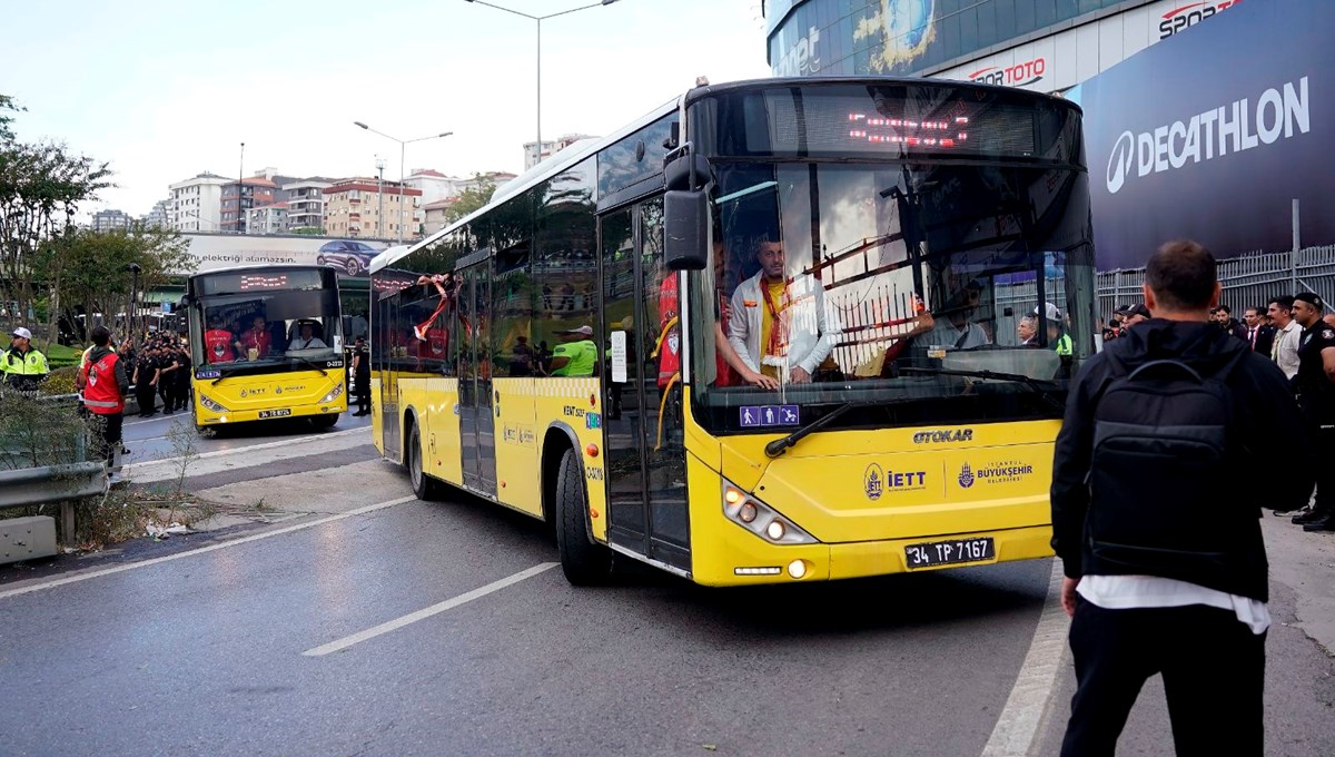 Galatasaray taraftarı derbi için stada geldi