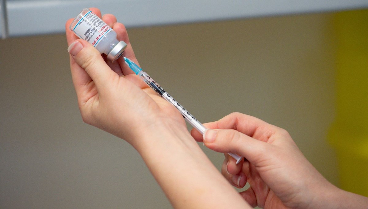 Birleşik Krallık’ta bir aşı daha faaliyete geçti: Moderna aşısının ilk dozu uygulandı