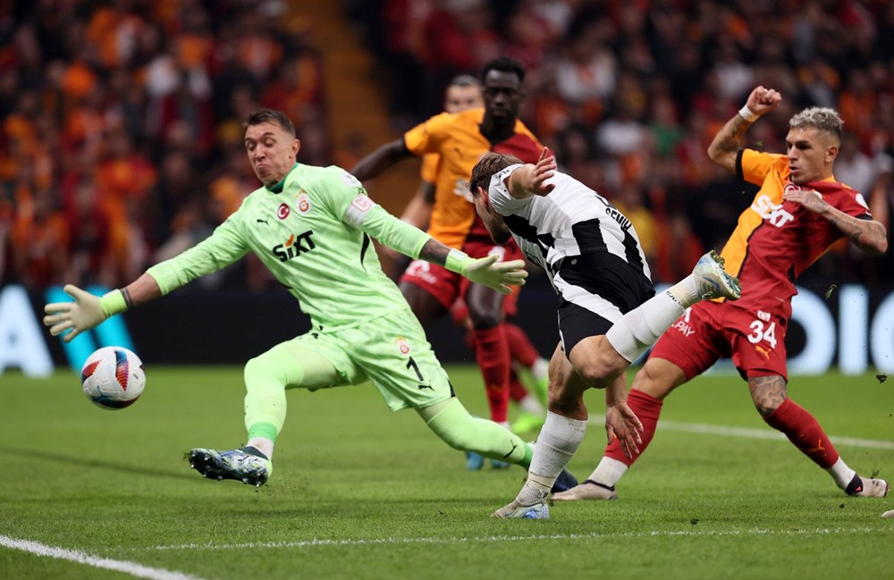 Derbide kazanan Galatasaray: Puan farkı 8'e çıktı - 33