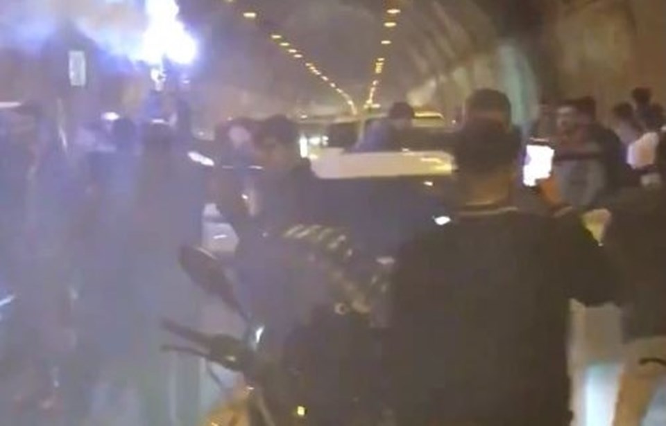 İstanbul'da yine asker uğurlama terörü: Tüneli kapatıp havaya ateş açtılar - 1