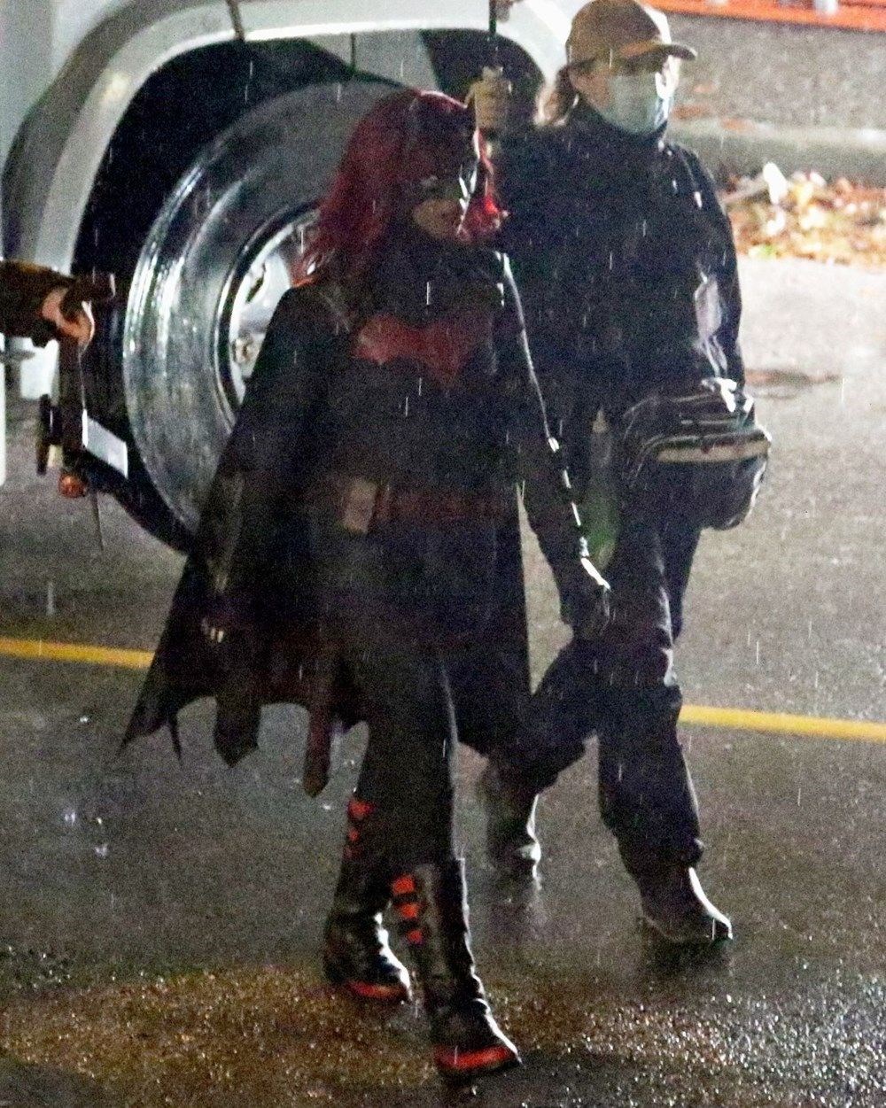 İlk siyah Batwoman'dan ilk resmi kostümlü görseller - 3
