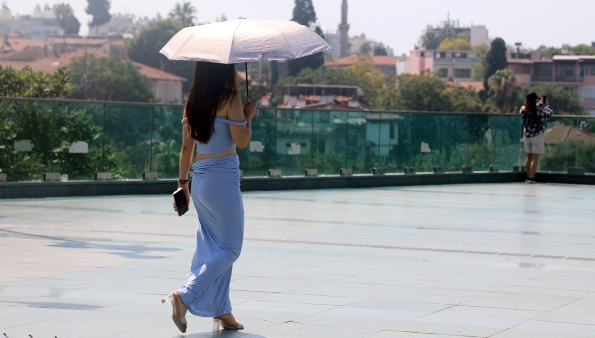 Antalya'da sıcak hava uyarısı Antalya'da sıcak hava uyarısı