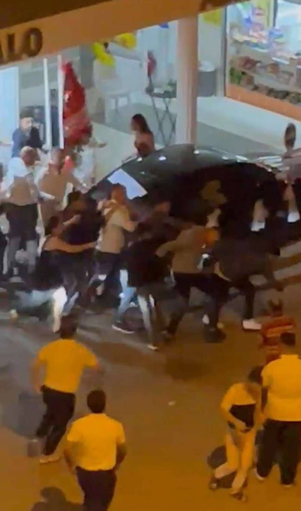 Düğün salonunda başlayan kavga, karakolda bitti: 6 yaralı - 1