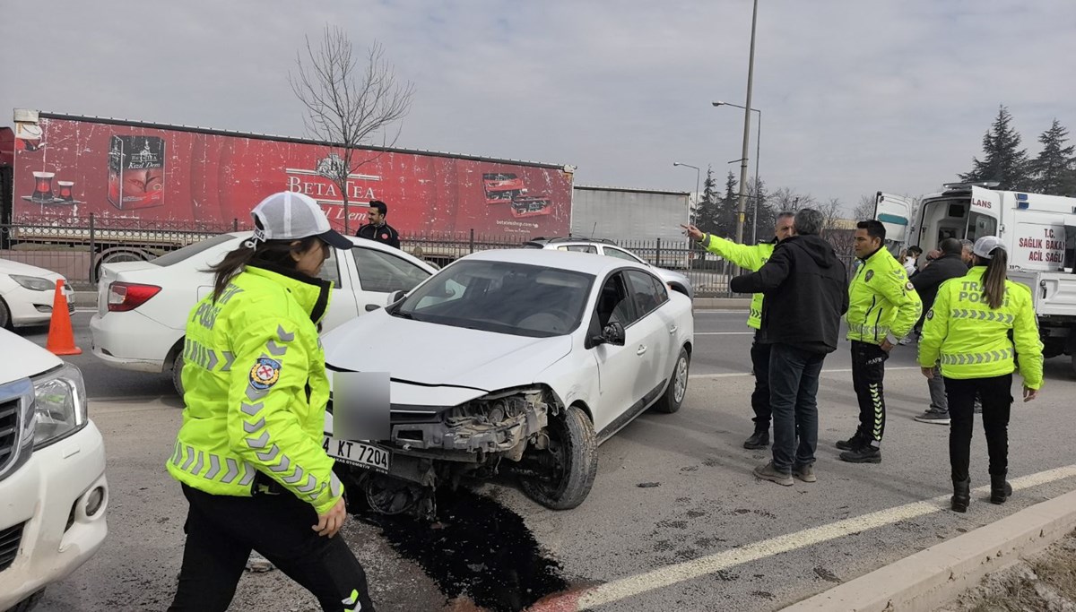 Bursa'da otomobiller çarpıştı: 2 yaralı