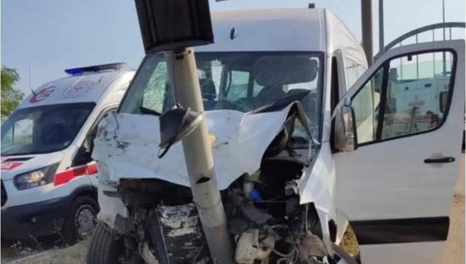 Giresun'da minibüs kazası: 13 yaralı