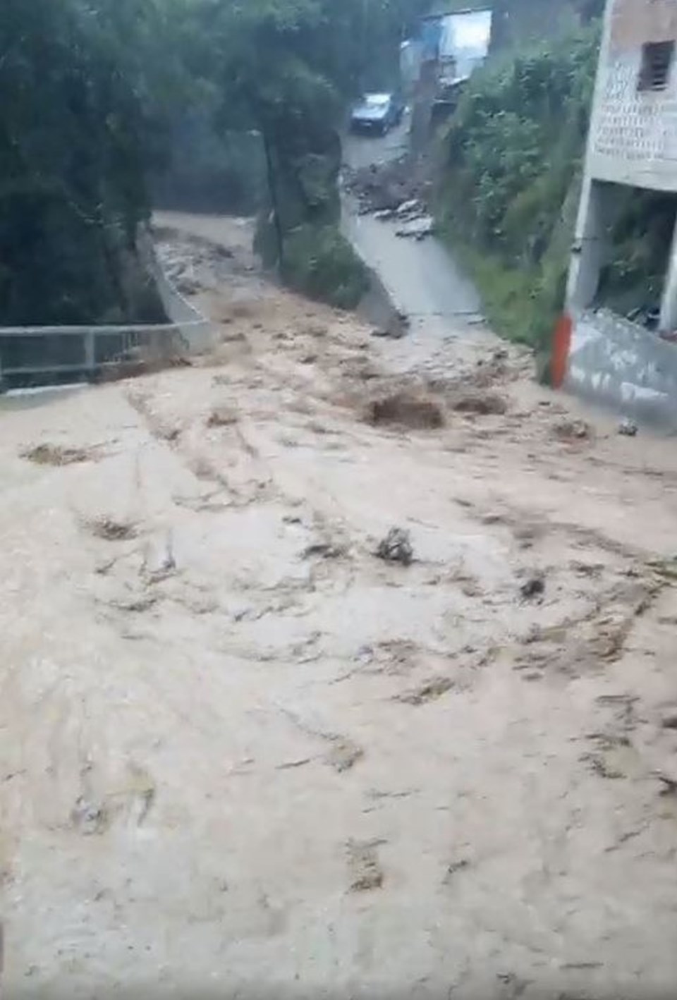 Rize'de sel ve heyelan: 1 kişi hayatını kaybetti, 3 kişiden haber alınamıyor - 4