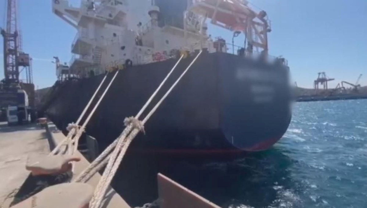 İzmir’de yük gemisine operasyon