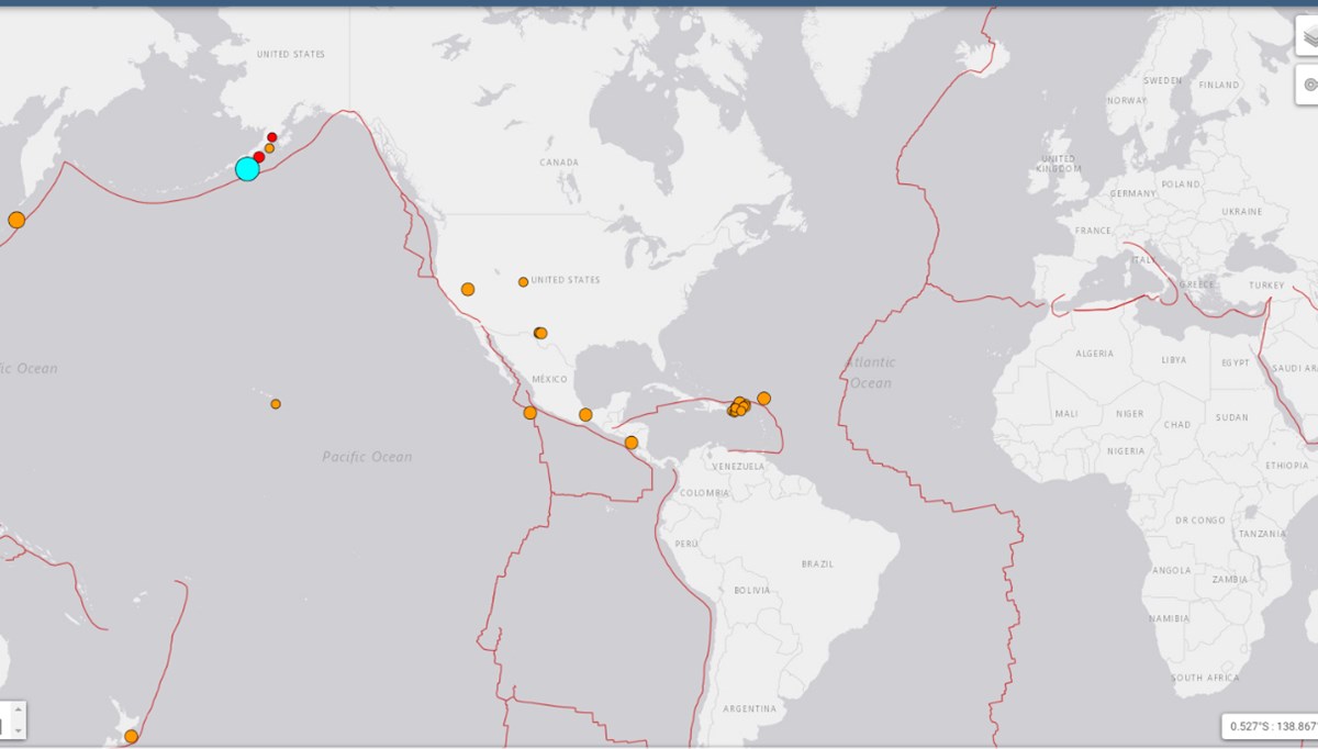 Alaska'da 7,4 büyüklüğünde deprem | Tsunami uyarısı