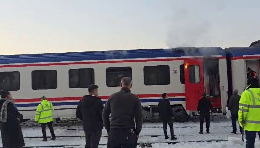 Turistik Doğu Ekspresi'nde yangın: İtfaiye ekipleri müdahale etti