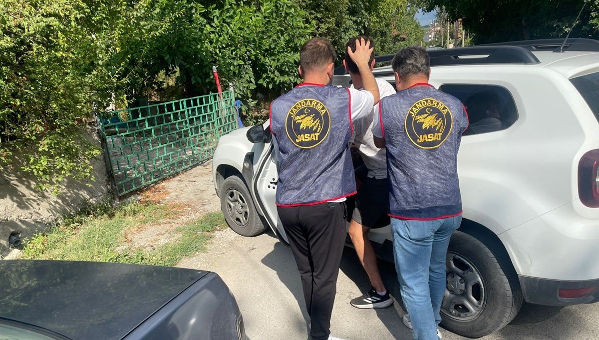 15 yıl hapis cezası bulunan firari yakalandı 15 yıl hapis cezası bulunan firari yakalandı
