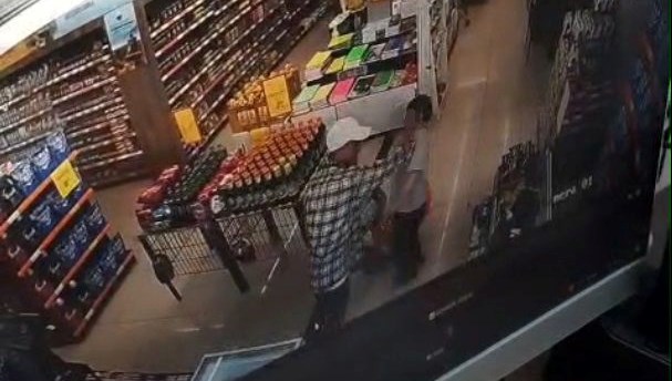 Otizmli çocuğa vurup yere düşürdü