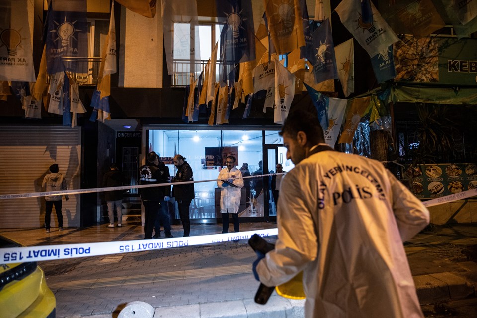 SON DAKİKA HABERİ: İstanbul'da AK Parti seçim irtibat bürosu önünde silahla ateş açıldı - 3