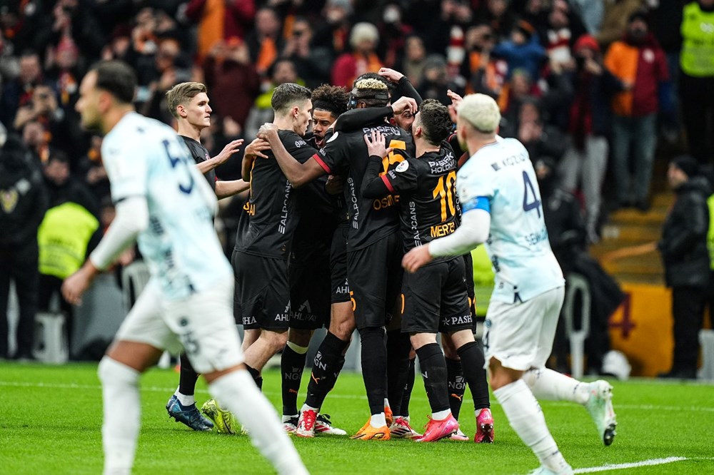 Adana Demirspor, Galatasaray maçında sahadan çekildi: Mücadele tatil edildi! - 10