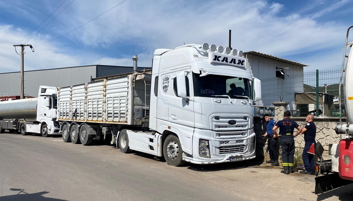 Kamyon sürücüsü akıma kapıldı