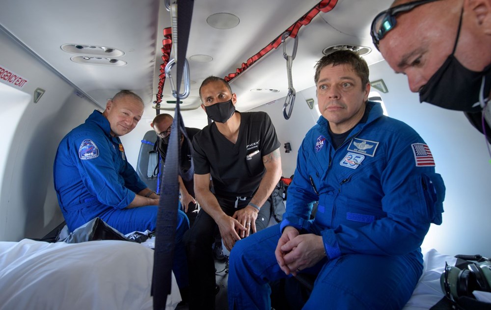 NASA astronotları SpaceX kapsülü ile Dünya'ya döndü - 4
