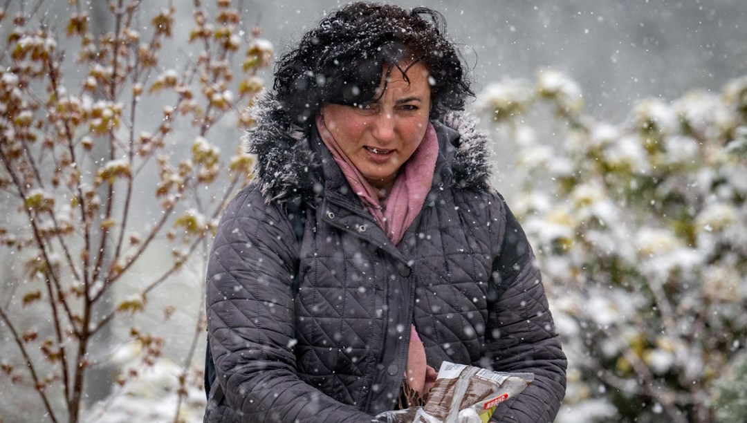 Ankara güne karla uyandı