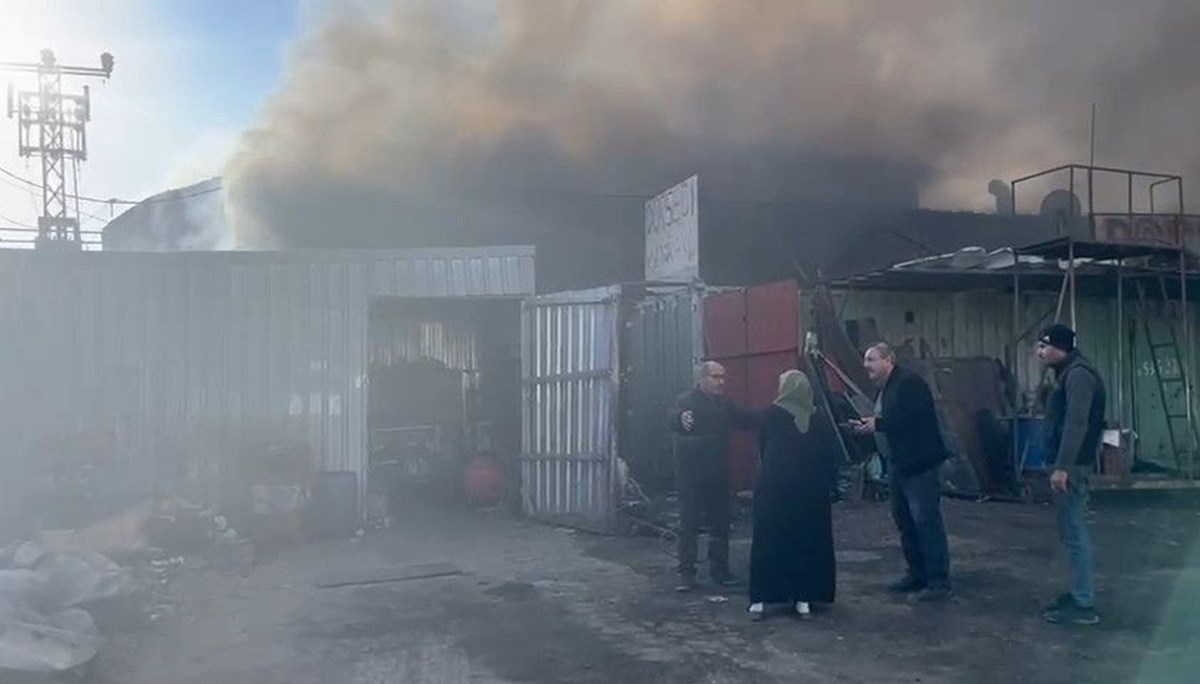 Tekirdağ'da TIR parkında yangın paniği Tekirdağ'da TIR parkında yangın paniği