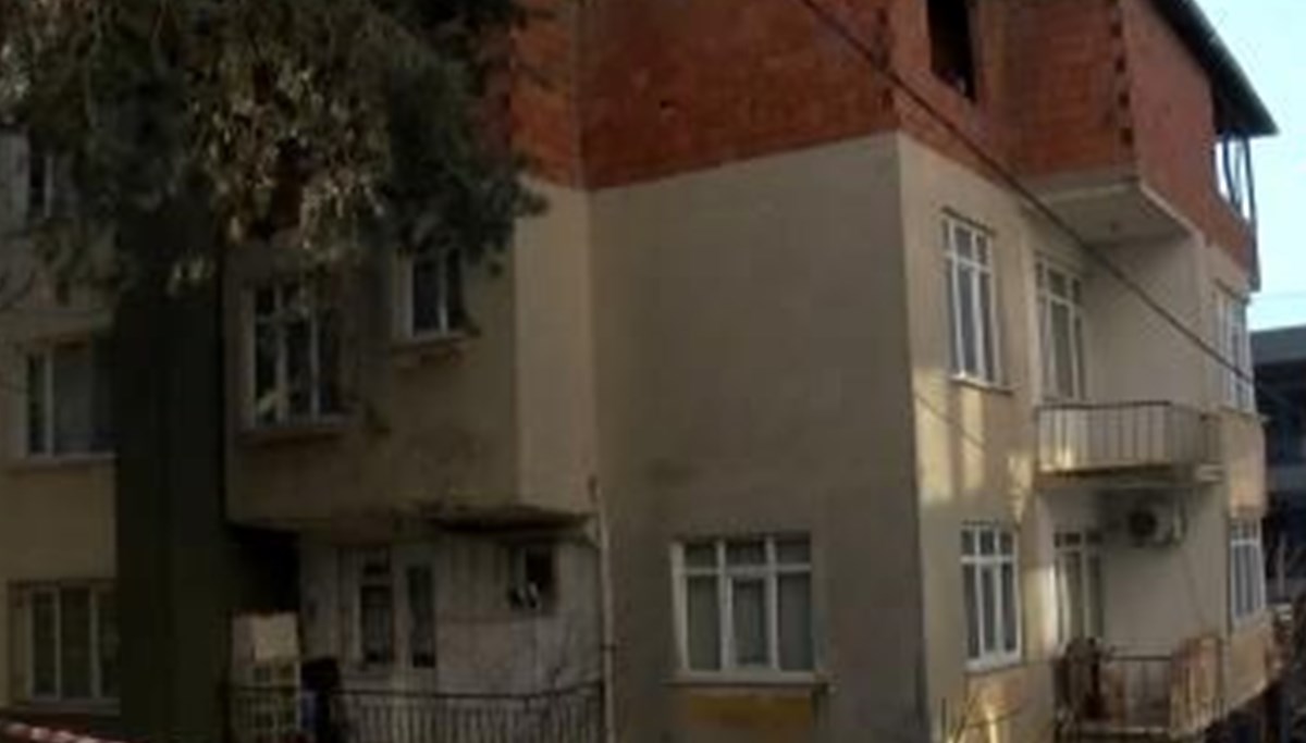 Pendik'te korku dolu anlar: 4 katlı bina tahliye edildi Pendik'te korku dolu anlar: 4 katlı bina tahliye edildi